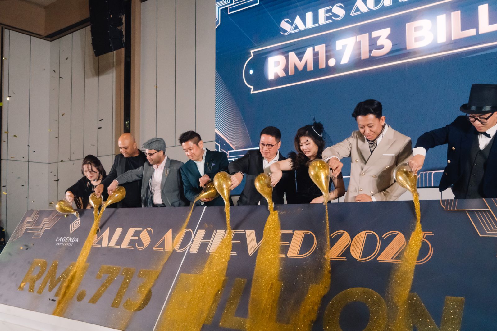 Golden Sand Logo Pouring Opening Gimmick