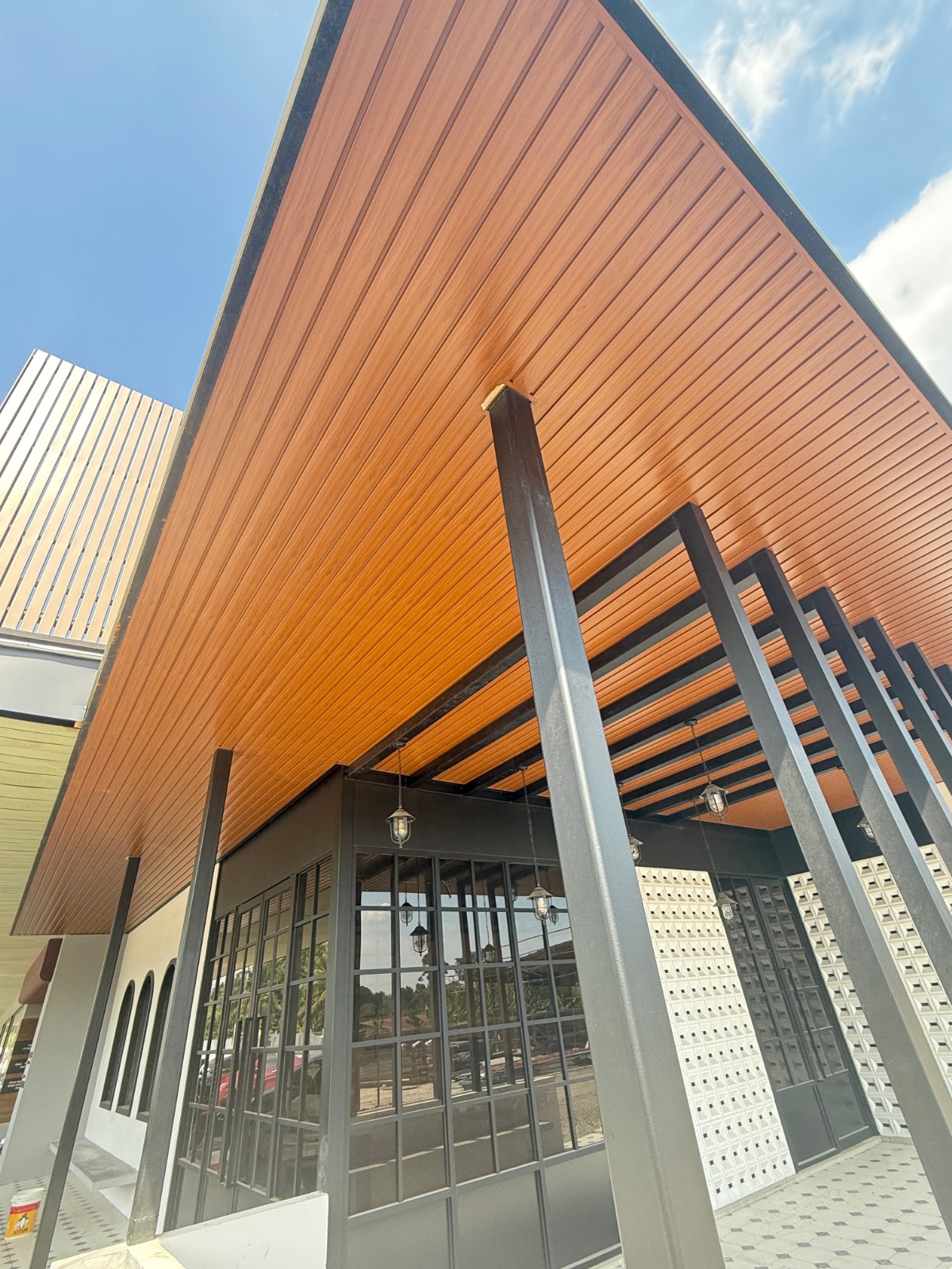 ALUMINIUM STRIP CEILING