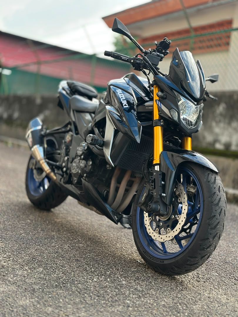 SUZUKI GSX-S750