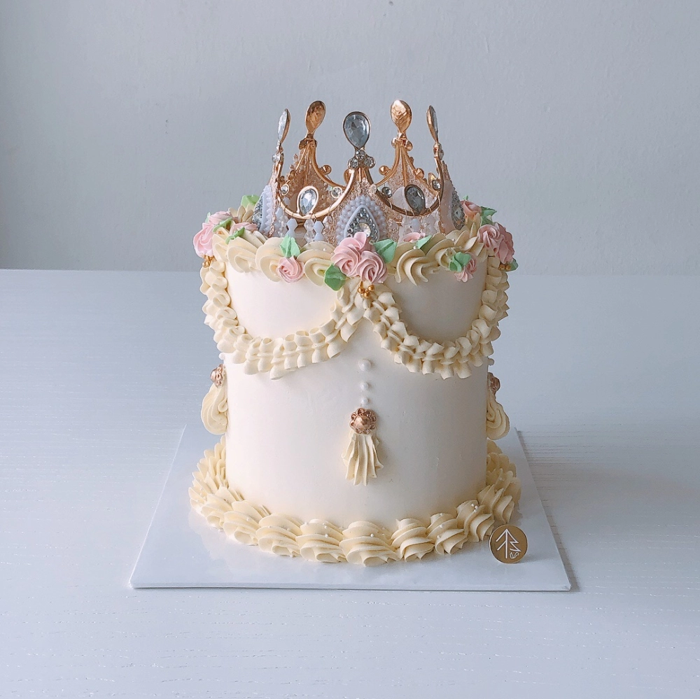 Crown Vintage Cake