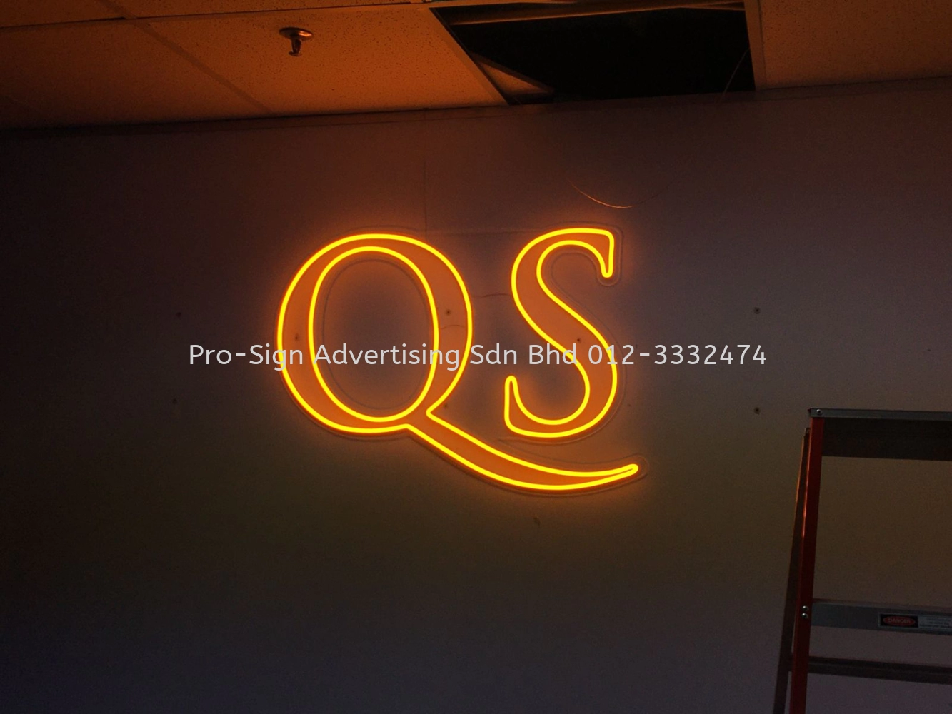 10MM EMBOSSED ACRYLIC LIGHTBOX & LED NEON (QS, KL, 2020)