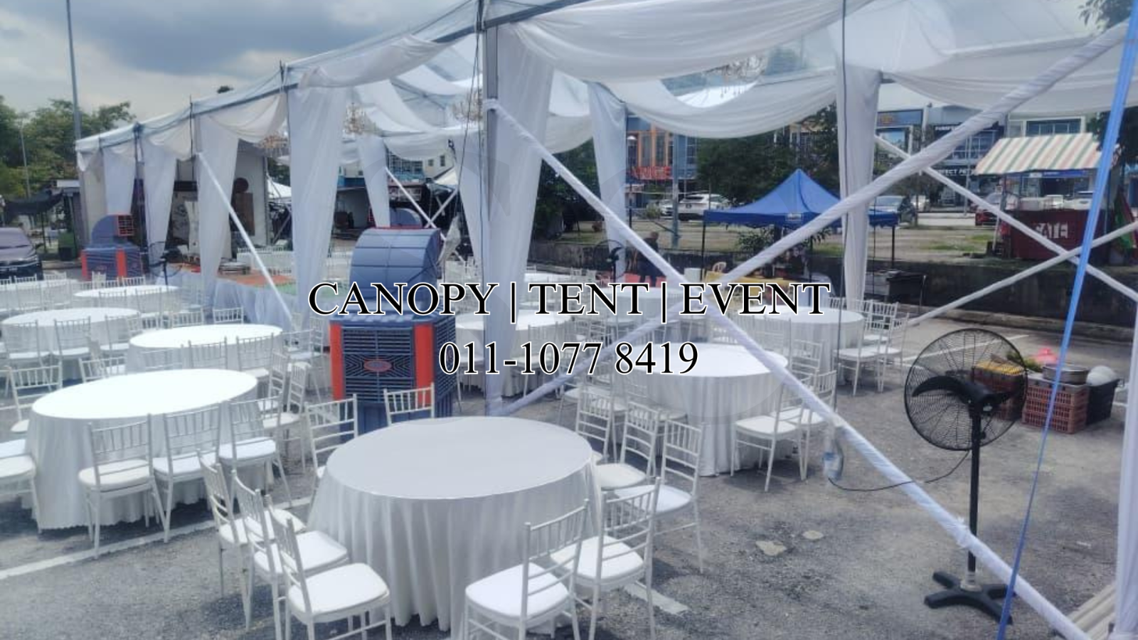 Round Table with Chiavari Chairs Set 