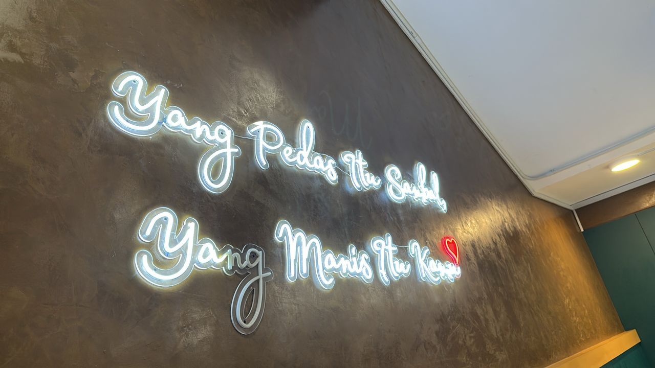 TRENDY BUSINESS AMBIENCE | CUSTOM NEON SIGNAGE SOLUTION IN PAHANG, TEMERLOH & MENTAKAB