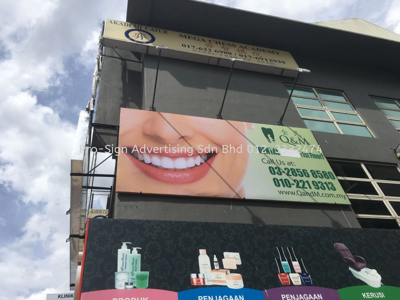 3D MOULD LOGO AND LIGHTBOX (Q&M DENTAL, KEPONG, 2018)