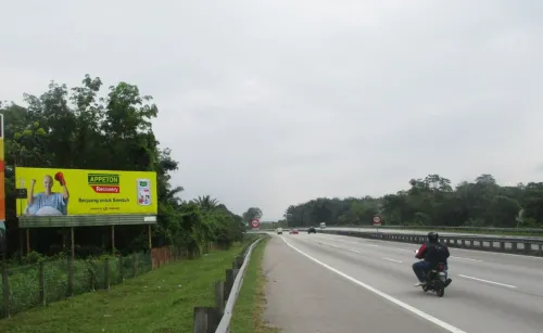 Di KM 381.1 (NB) / 5KM Ke Persimpangan Slim River - Perak