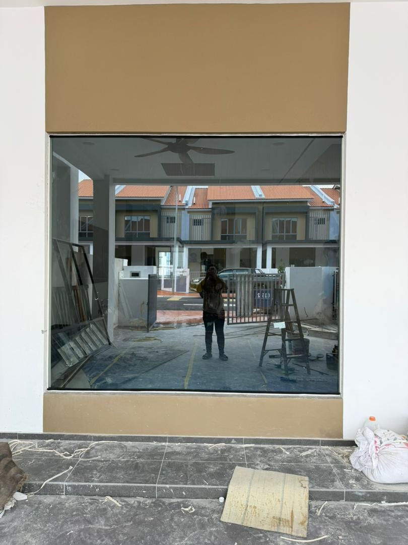 Shopfront Fixed Glass Window Expert in Balakong, C180 & Bukit Jalil