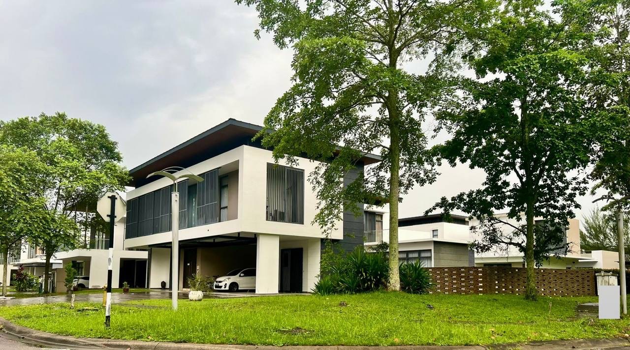 East Ledang Double Storey Bungalow house Corner