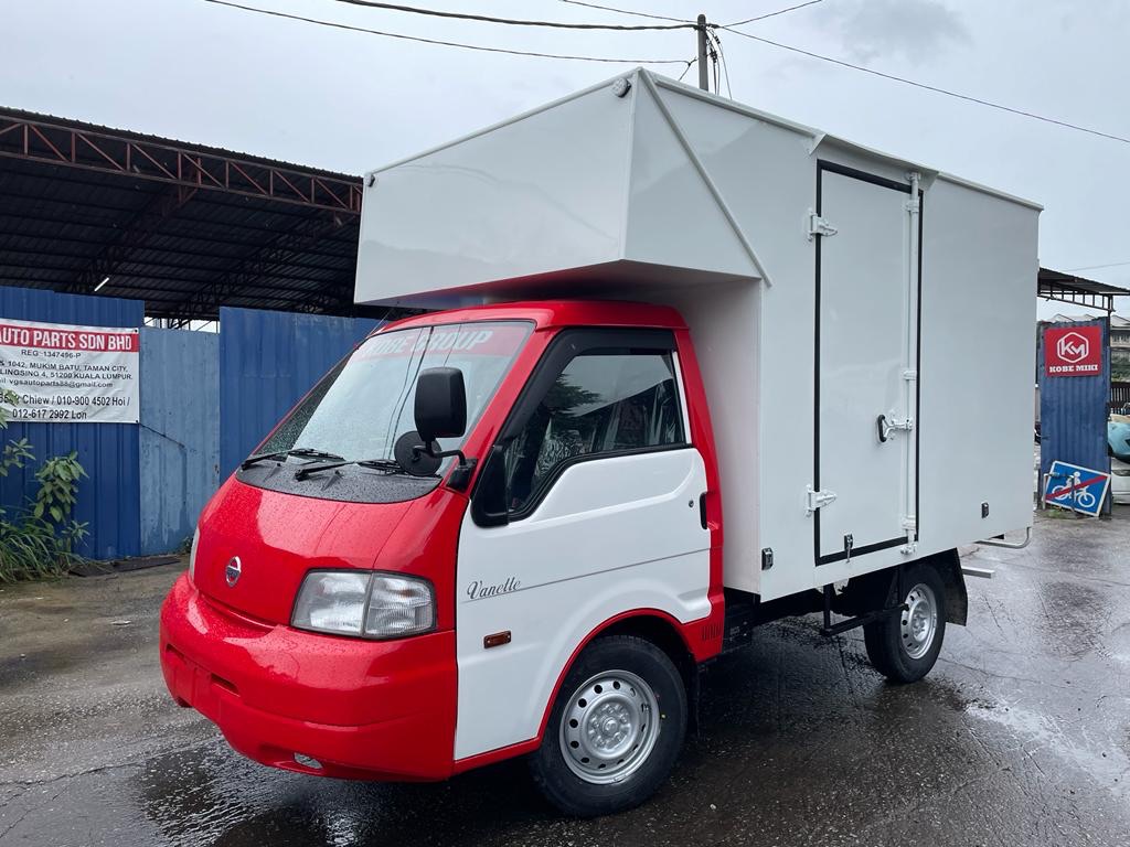 Luton Box Truck