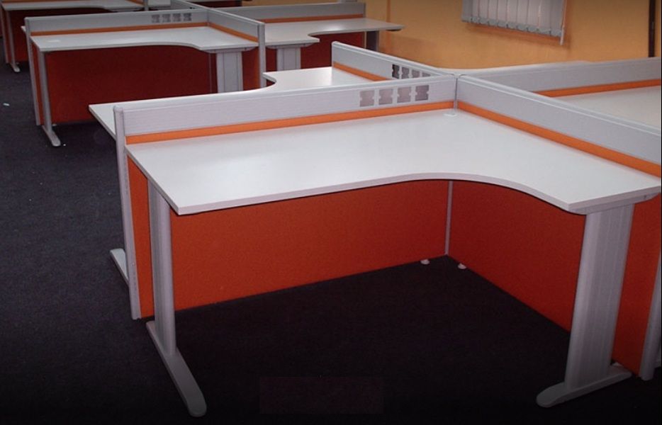 Workstation furniture 4 pax L Shape with I metal leg
