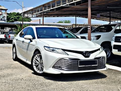 2019 TOYOTA CAMRY 2.5V TIP TOP LOW MILEAGE VIP OWNER