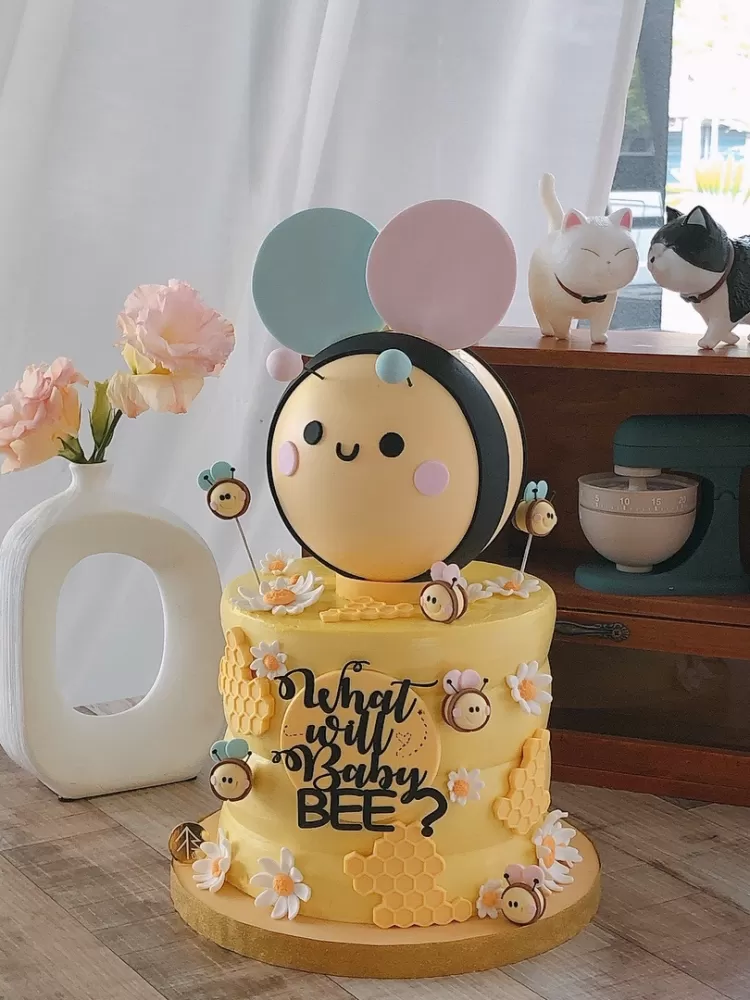 Chocolate Pinata Bee Gender Reveal Cake