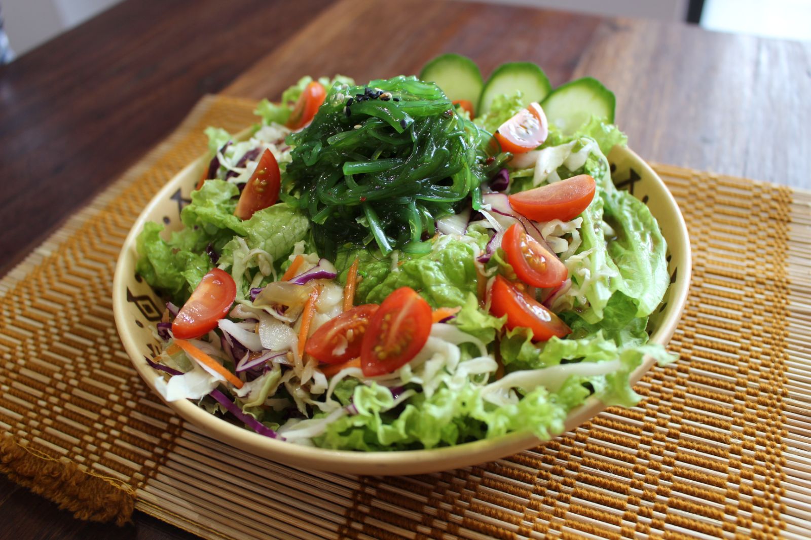 Fresh Salad with Wakame in Sesame Dressing