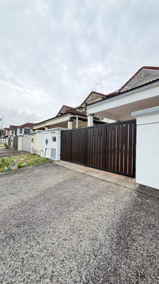[FOR SALES Taman Mutiara Rini Double Storey Terrace House 4bed Renovated Johor Bahru