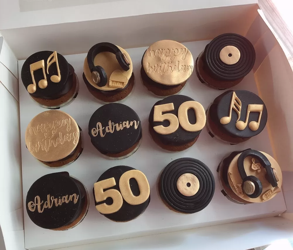 Black Gold Vintage Music Cupcake 