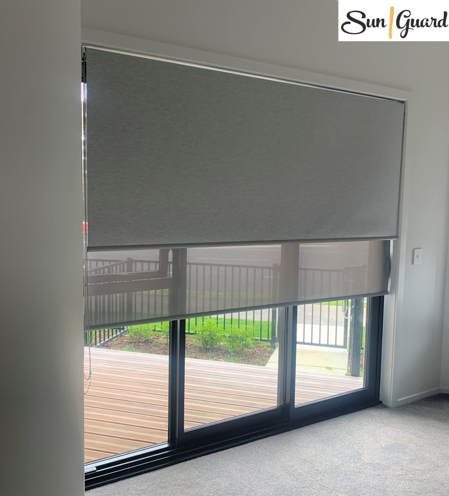 Double roller blinds (Sunscreen and Blackout)