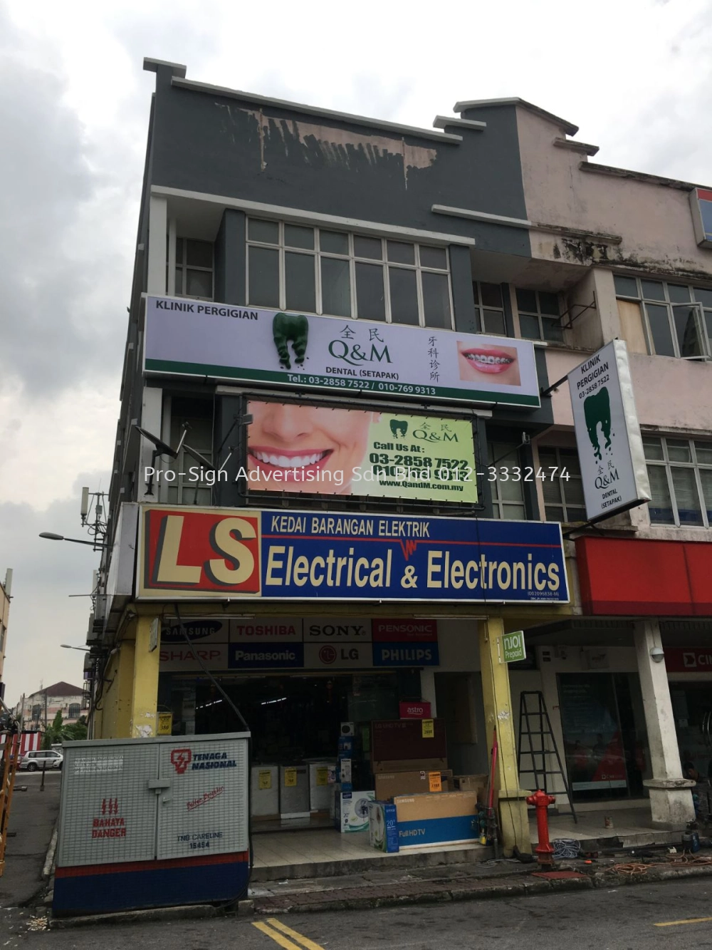 3D MOULD LOGO AND LIGHTBOX (Q&M DENTAL, SETAPAK, 2018)