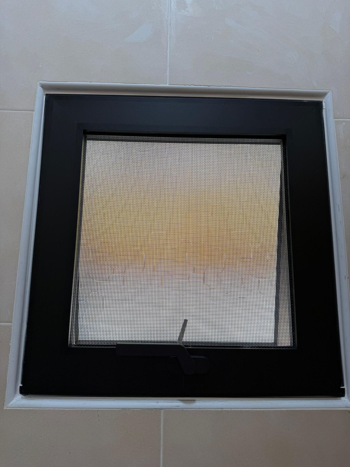 TOP HUNG WINDOW