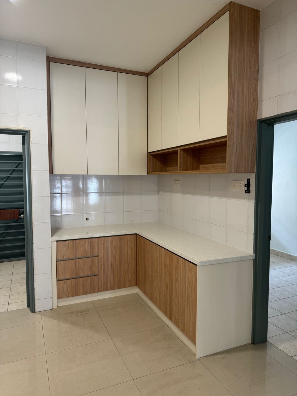 MELAMINE CHIPBOARD DRY KITCHEN CABINET CW QUARTZ STONE TOP | KITCHEN AT BUKIT JALIL | BUKIT RAJA | AMBANG BOTANIC #240302