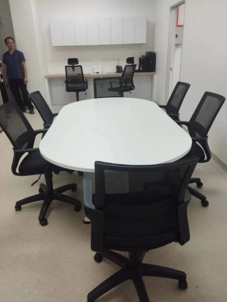 6 Seater Oval Conference Meeting Table | Meja Mesyuarat Putih Bujur | Medium Back Office Chair | Office Chair Penang | Office Furniture Penang | Office Table Penang | Pembekal Perabot Pejabat