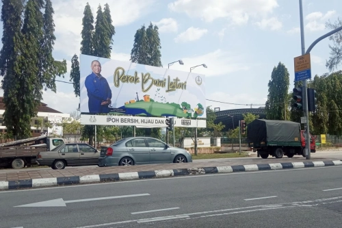 Di Persimpangan Jalan Ghazali Jawi / Jalan Kamaruddin Isa - Ipoh