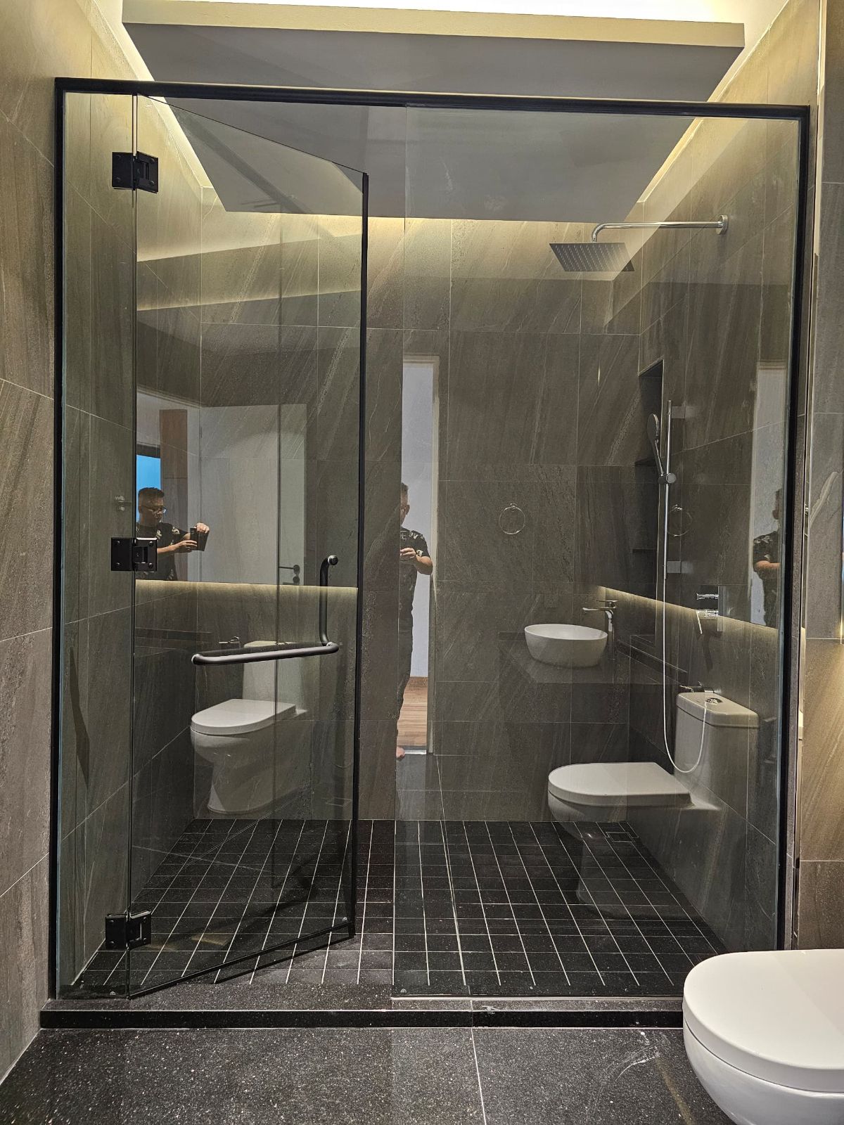 HPG - Shower Screen