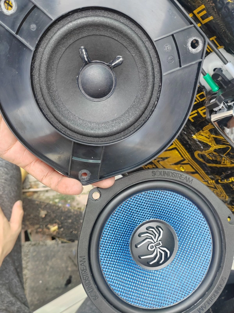 soundstream speaker