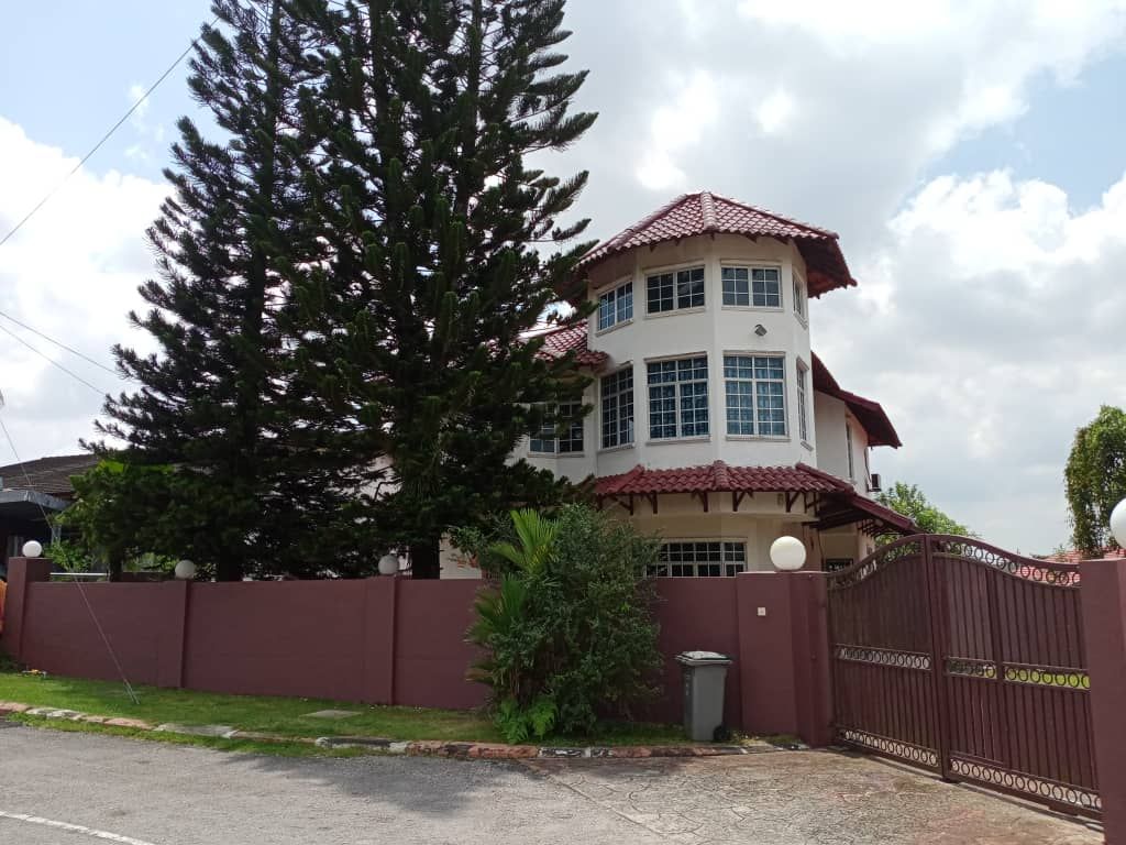 Spacious Residential Bungalow Property for Sale in Taman Sri Skudai