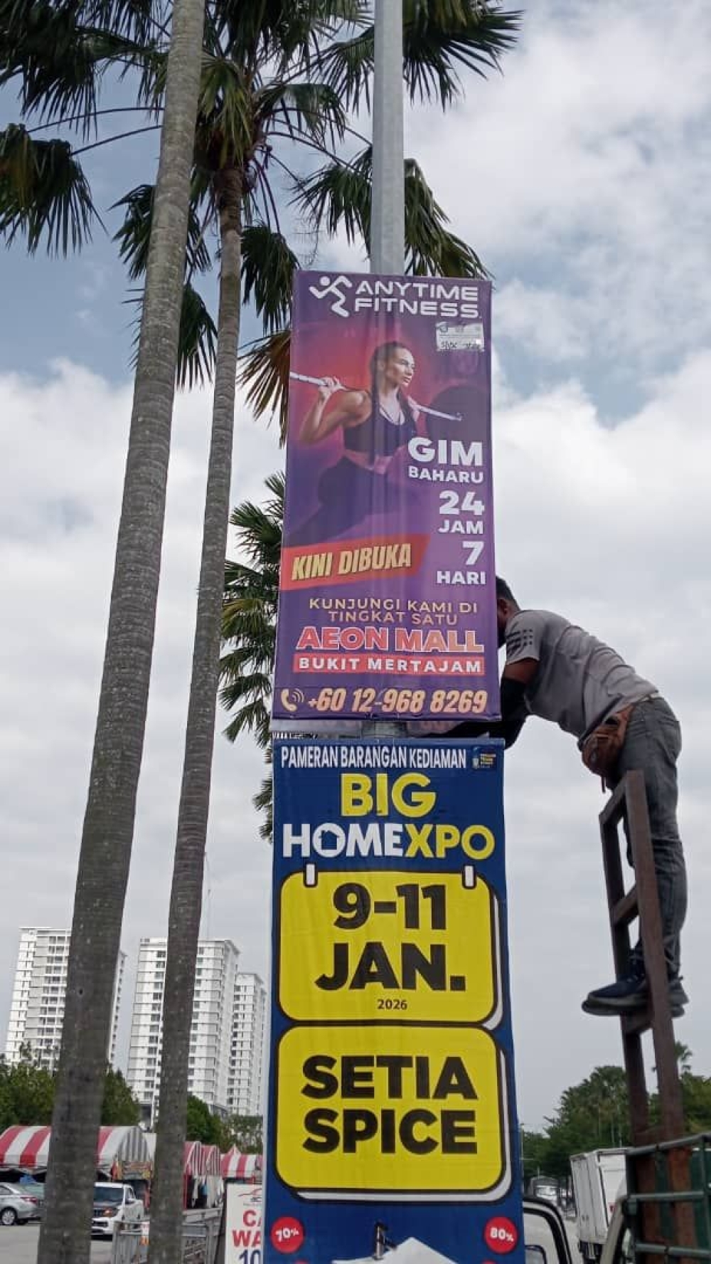 Banner (Design , Print & Installation)