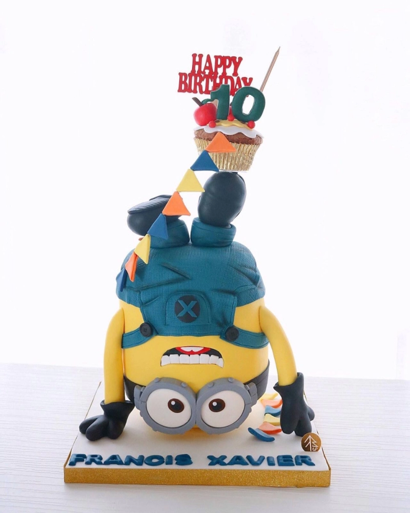 Minion Cake