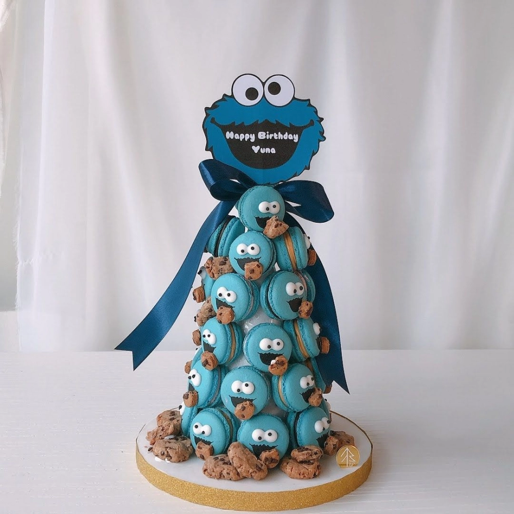 Cookie Monster Sesame Street Macaron Tower