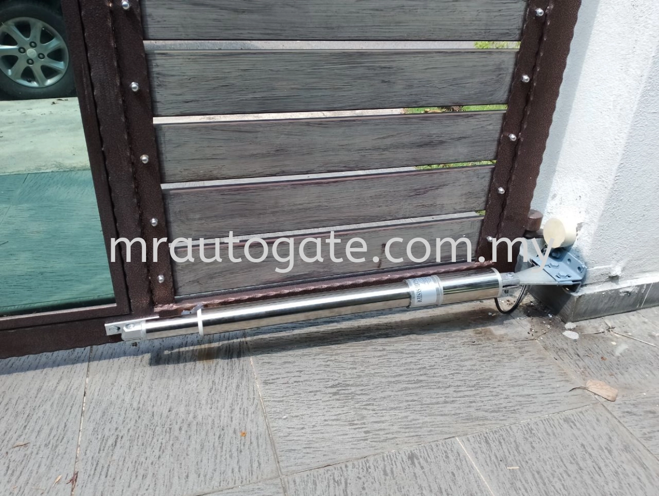 OAE 333-A Swing and Folding Arm Auto Gate