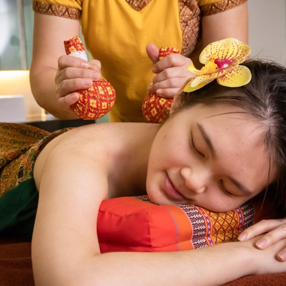 d'Spa @ d' Sora | Herbal Ball Treatment