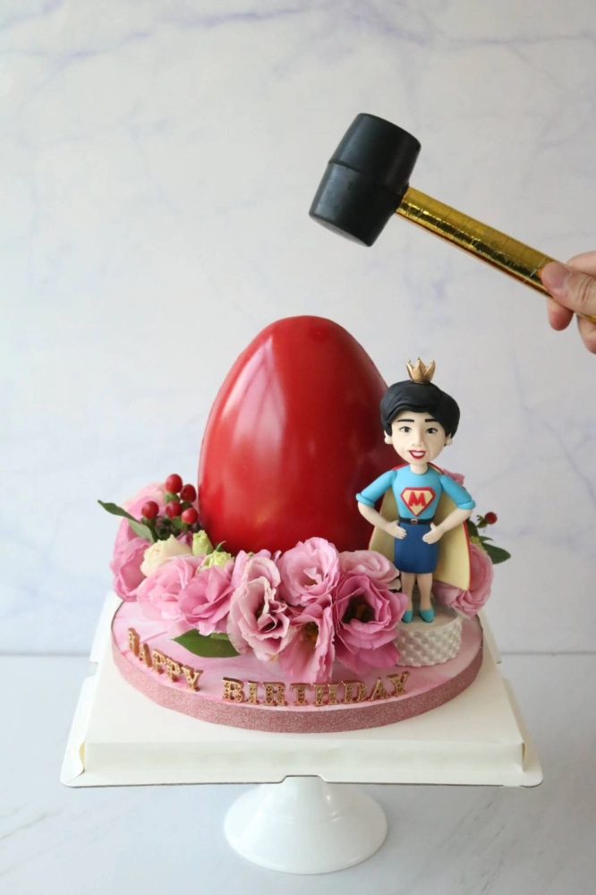 Red Egg Super Mom Cake