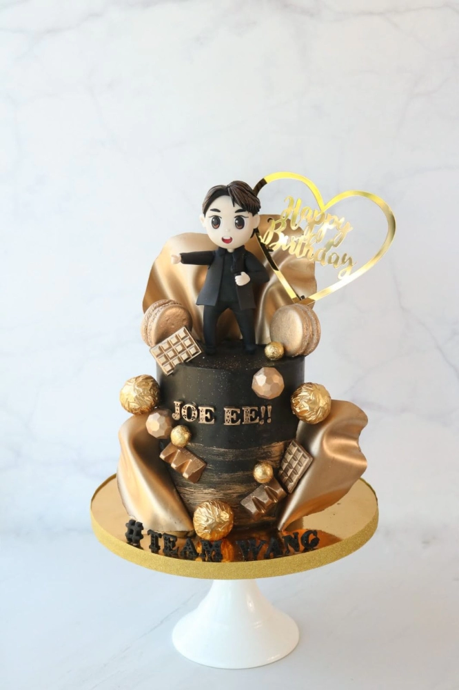 Black Gold Man Cake