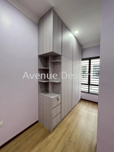 Swing Door Wardrobe With Display Cabinet Work at Bandar Sendayan, Seremban