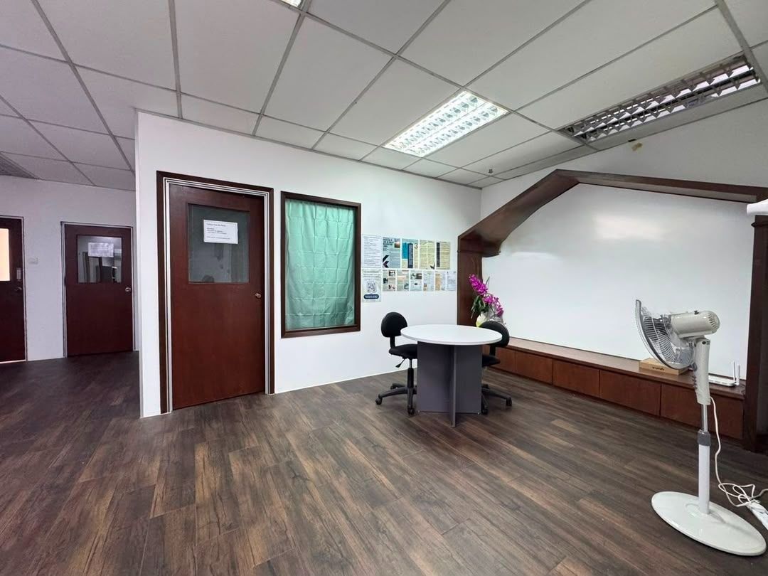 Jalan Molek, Taman Molek @ 3 Storey Shop Office FOR RENT