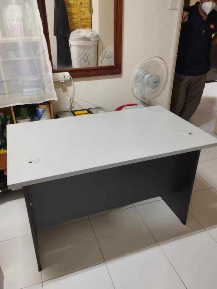 Full Height Steel Cabinet | Standard Office Table | Kabinet Fail Besi | Meja Pejabat | Office Furniture Penang | Office Table Penang | Pembekal Perabot Pejabat | Kota Tinggi | Kampung Baru | Bandar Baru | Jitra | Sungai Petani