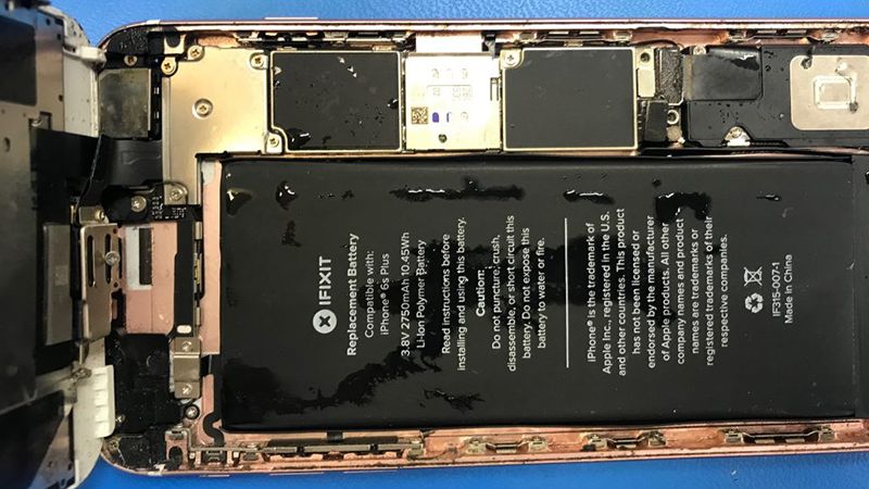 Phone Water Damage Repairing