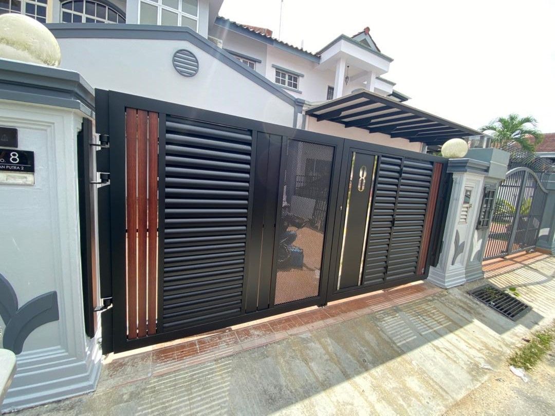 Black Stainless Steel Gate (Showroom Design 31)