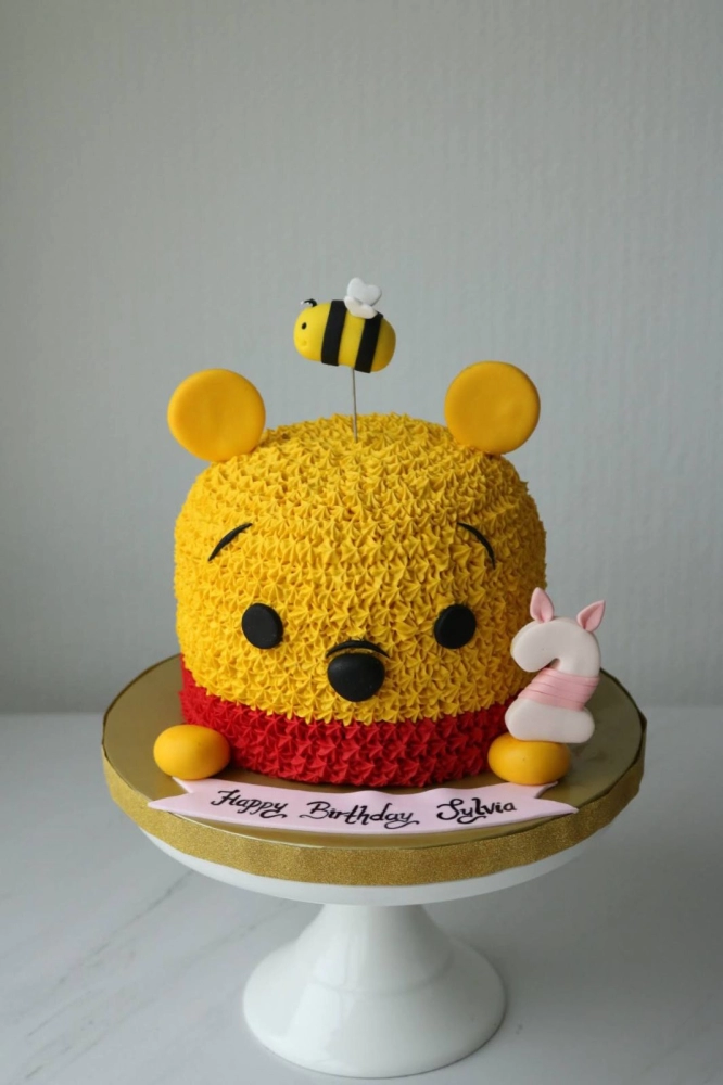 Pooh Buttercream Cake