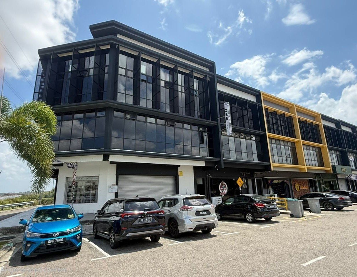 Jalan Bandar Cemerlang, Ulu Tiram @3 storey shoplot FOR RENT