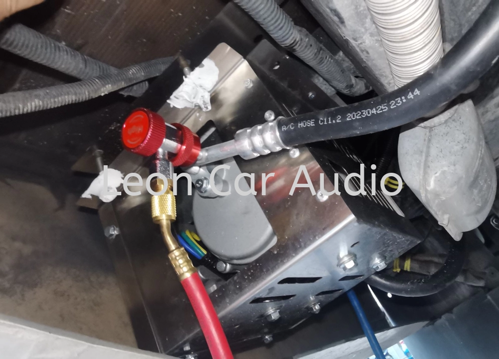 Toyota land cruiser motorhome Caravan Campervan rv Malaysia install car 1.2hp Aircond system