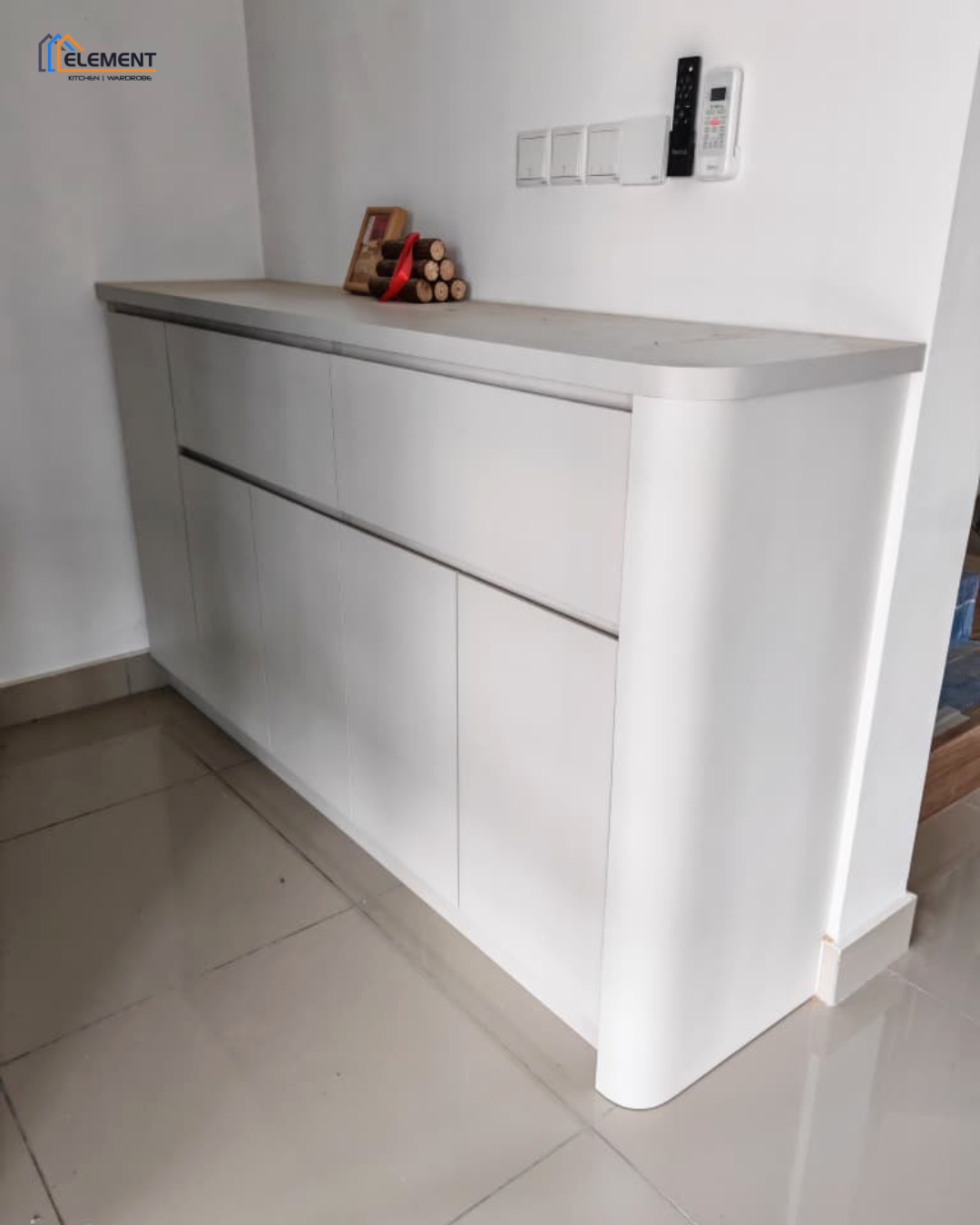 Storage Cabinet | Curve design