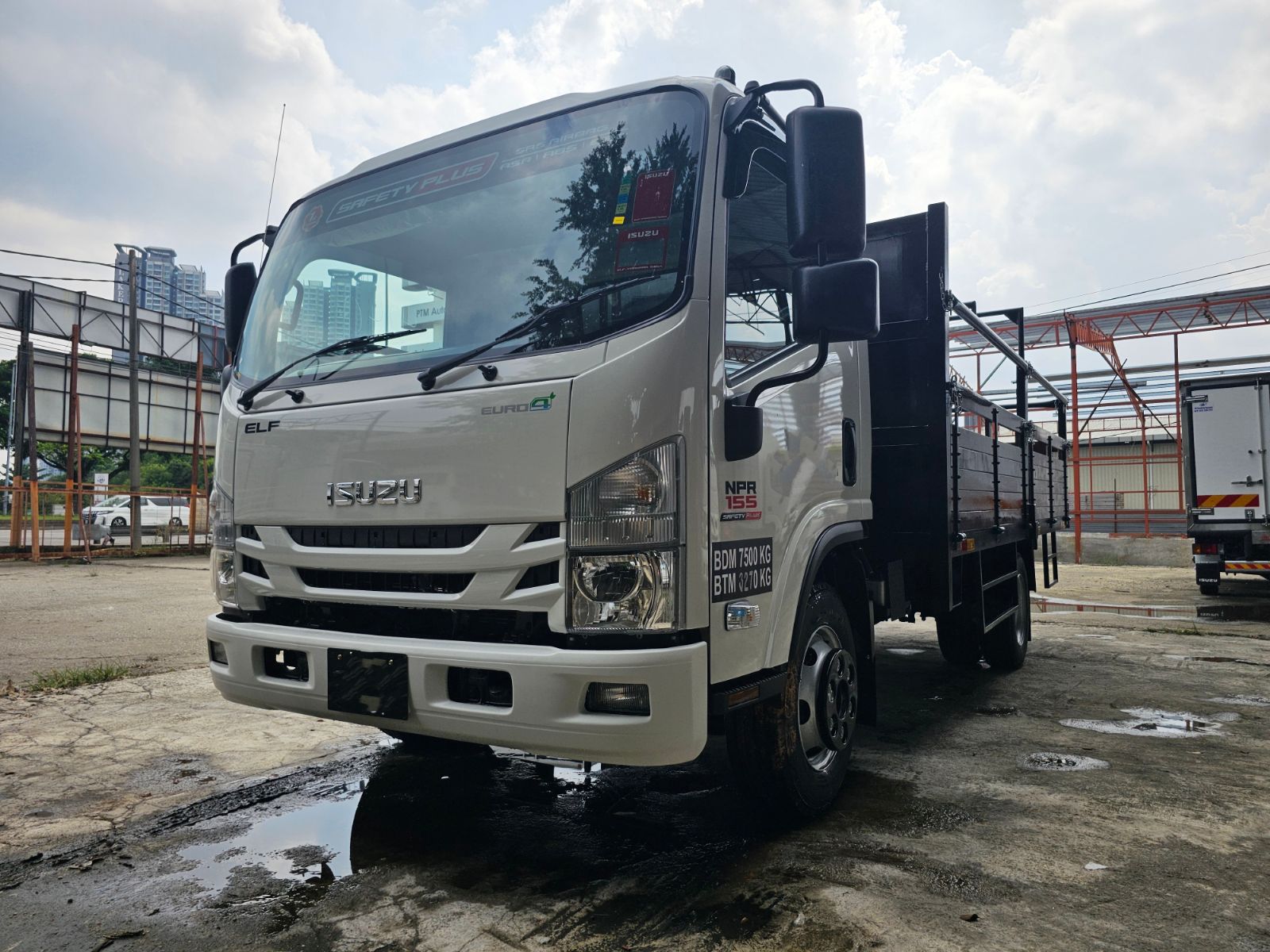 New Isuzu ELF NPR155 - NPR75UKH Wooden Cargo Lori Gas 17FT 3Ton Lorry (HEAVY DUTY BALAU WOOD)