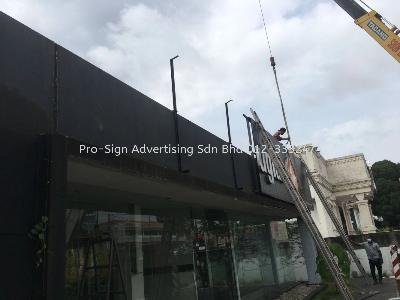 SIGNAGE REMOVAL/ DISMANTLE SERVICE (HUNTER DOUGLAS, 2022, JALAN MAAROOF BANGSAR)