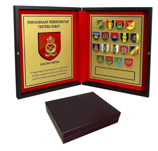 A 007 - ARMY PLAQUE