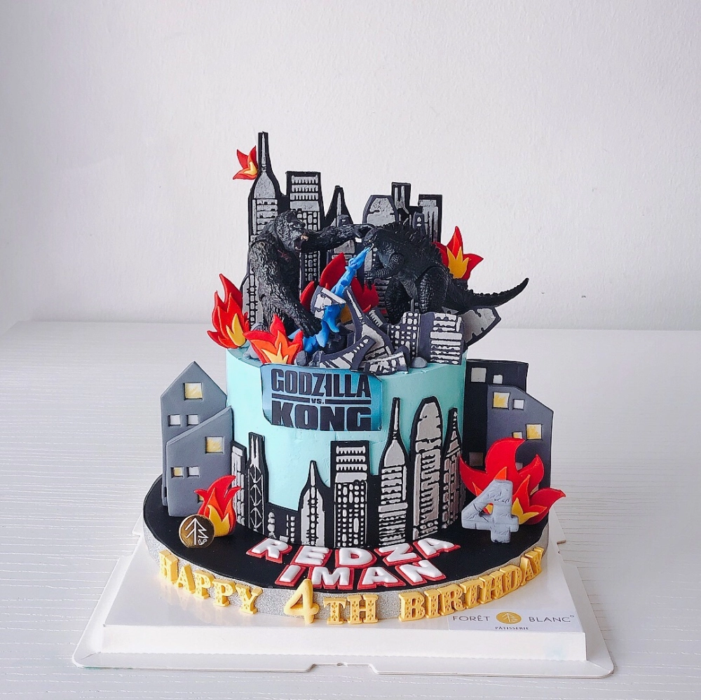 Godzilla vs Kong Cake