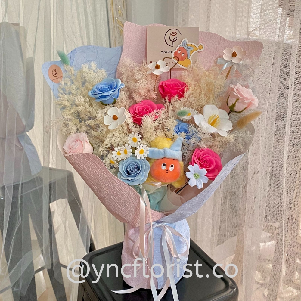 Twinkle - Pink Blue Mixed Soap and Preserved Flowers Bouquet