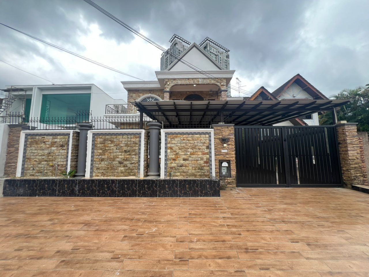 Fully Extended Spacious Semi-Detached Home in Prime City Location