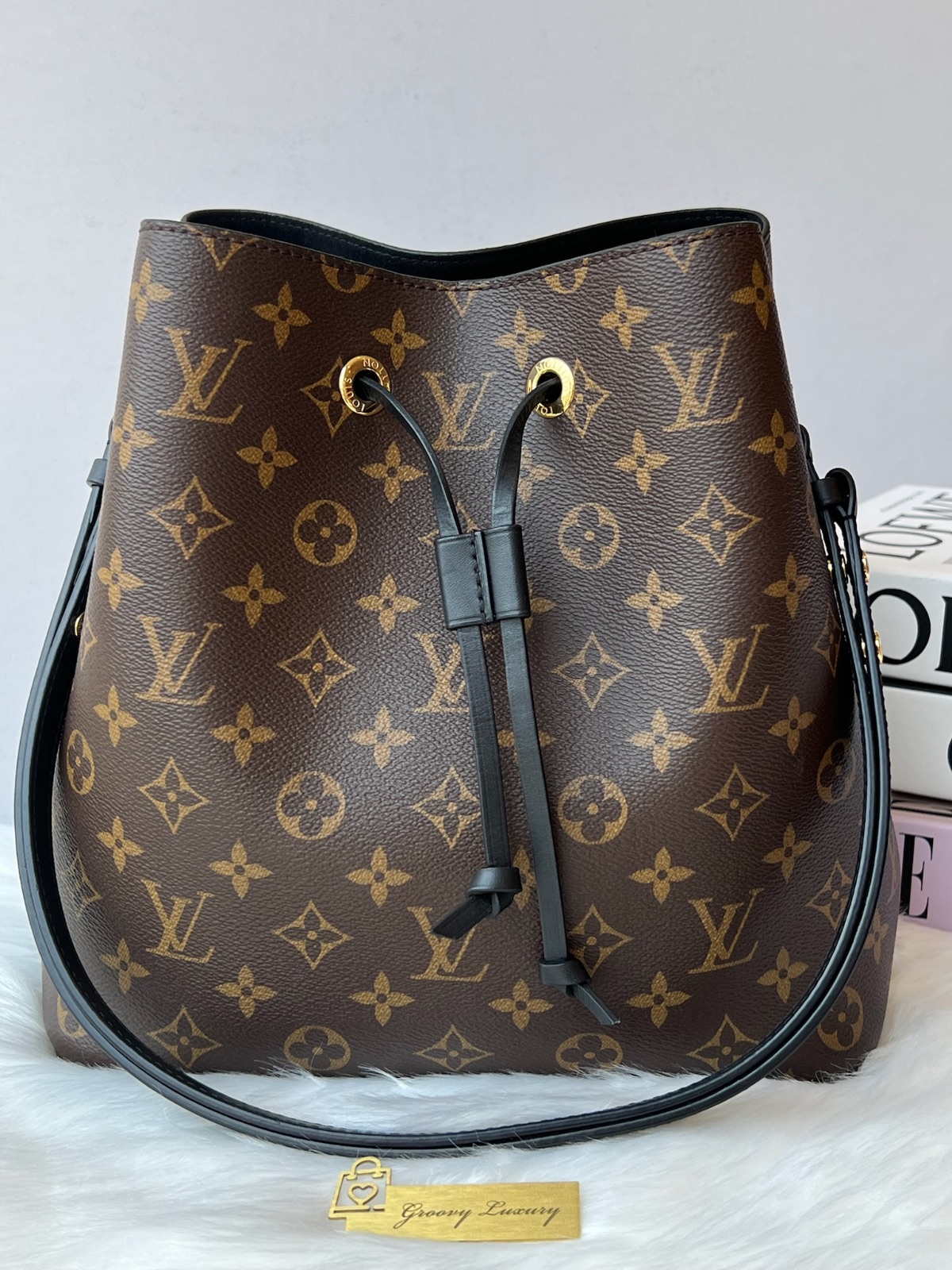 Louis Vuitton Neo Noe MM Monogram Black (Microchip)  S260712-02
